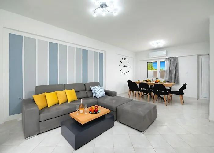 Luminosa Luxury Villa